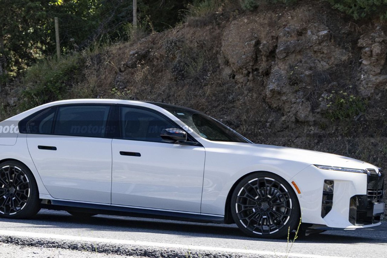 M760 xDrive 스파이샷 /사진=motor.es