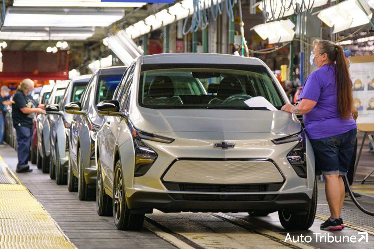 오리온 공장에서 생산 중인 볼트 EV /사진=GM