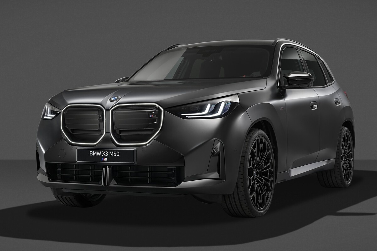 BMW X3 M50 xDrive 블랙 패키지의 전측면 /사진=BMW