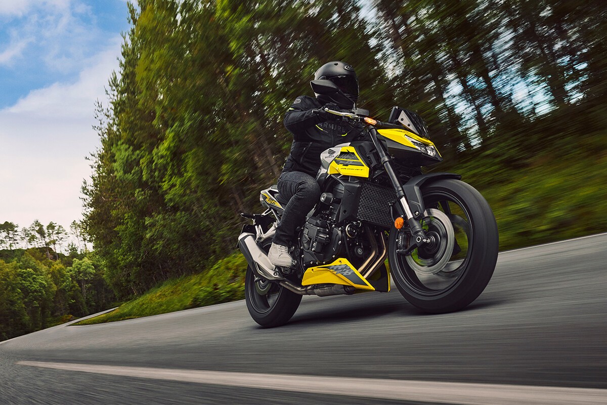 혼다 CB750 호넷 주행 모습 /사진=혼다코리아