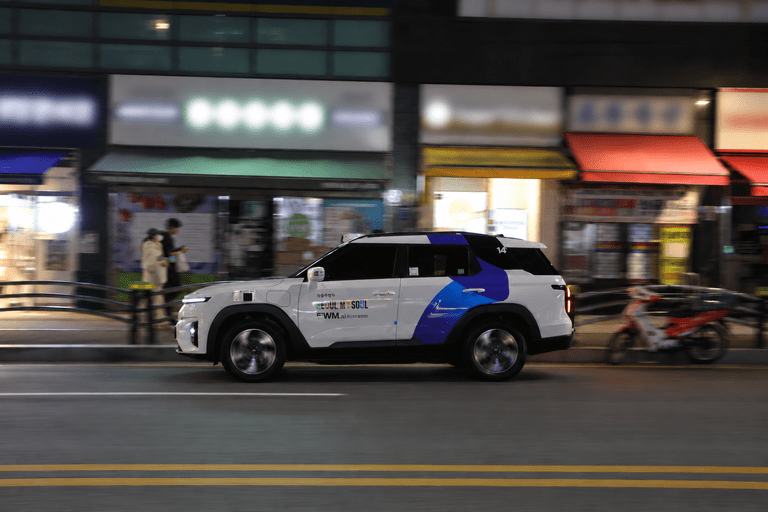 서울에서 심야에 운행되는 토레스 EVX 로보택시 /사진=KGM