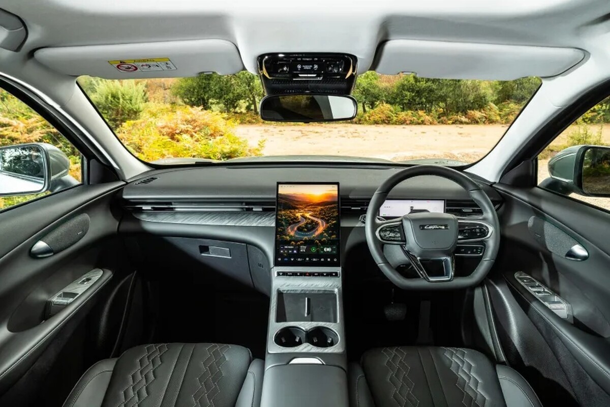 레파스 SUV 실내